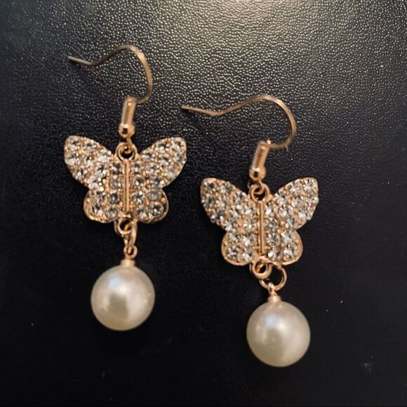 Gold Crystal Butterfly Pearl Earrings NEW - Picture 2 of 3